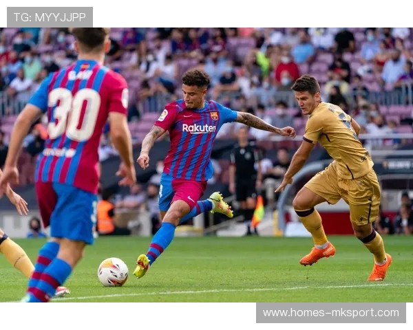 巴萨前场连续配合，坎塞洛内切抽射稍高