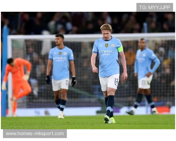 曼城弱侧突然加速推进，沃克的插上时机绝佳